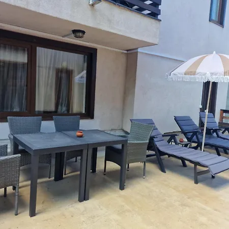 Two-bedroom Paskalina, Near The Lift Apartament